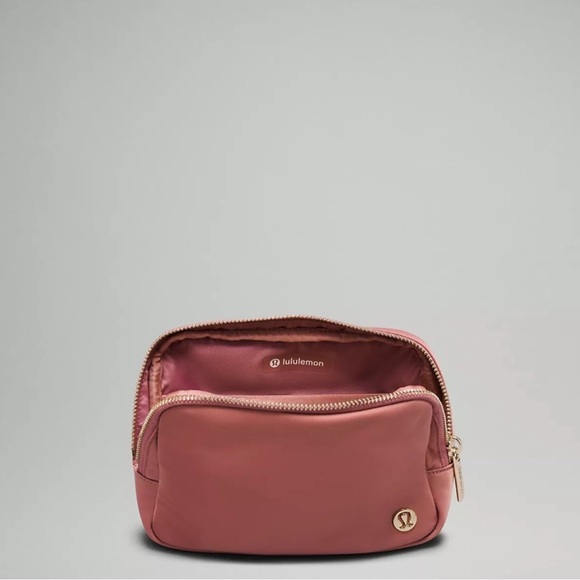 NWT Lululemon Everywhere Belt Bag
Spiced Chai Metal Hardware Spiced Chai/Gold - Picture 5 of 8